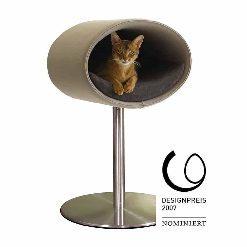 Mit dem Designpreis der Bundesrepublik Deutschland ausgezeichnetes Katzenbett von pet-interiors